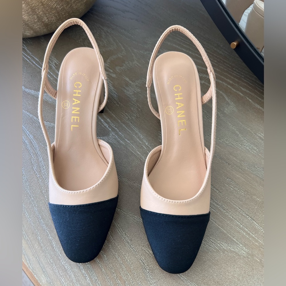 NWT Nude Color block heels
